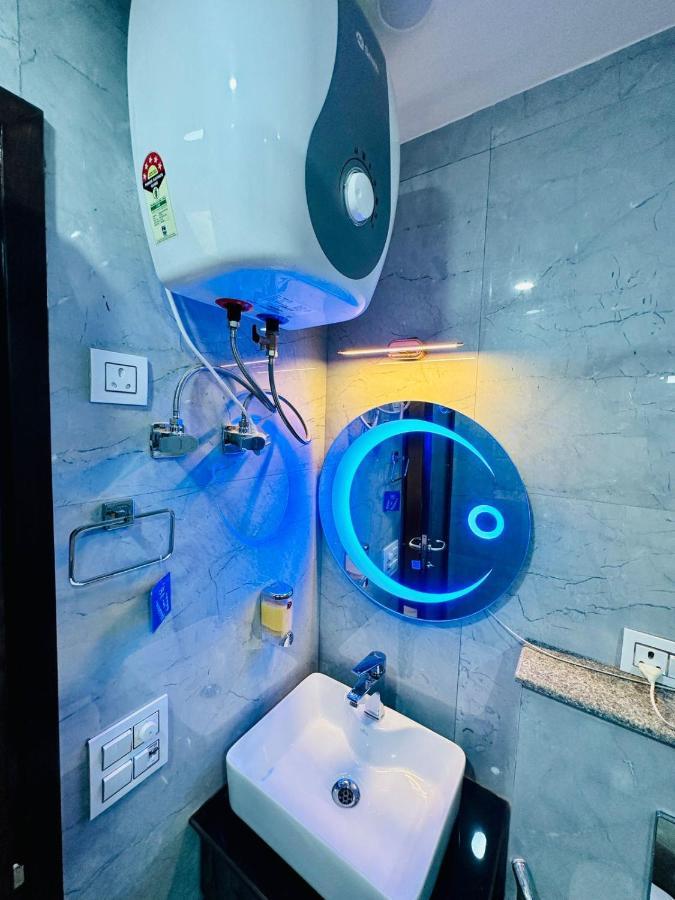 Hotel Samrat Residency 10 Mints Walking Distance Nizamuddin Railway Station New Delhi Luaran gambar