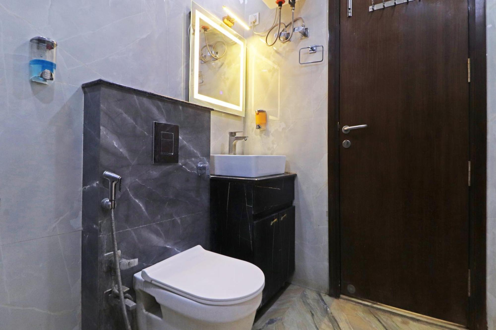 Hotel Samrat Residency 10 Mints Walking Distance Nizamuddin Railway Station New Delhi Luaran gambar