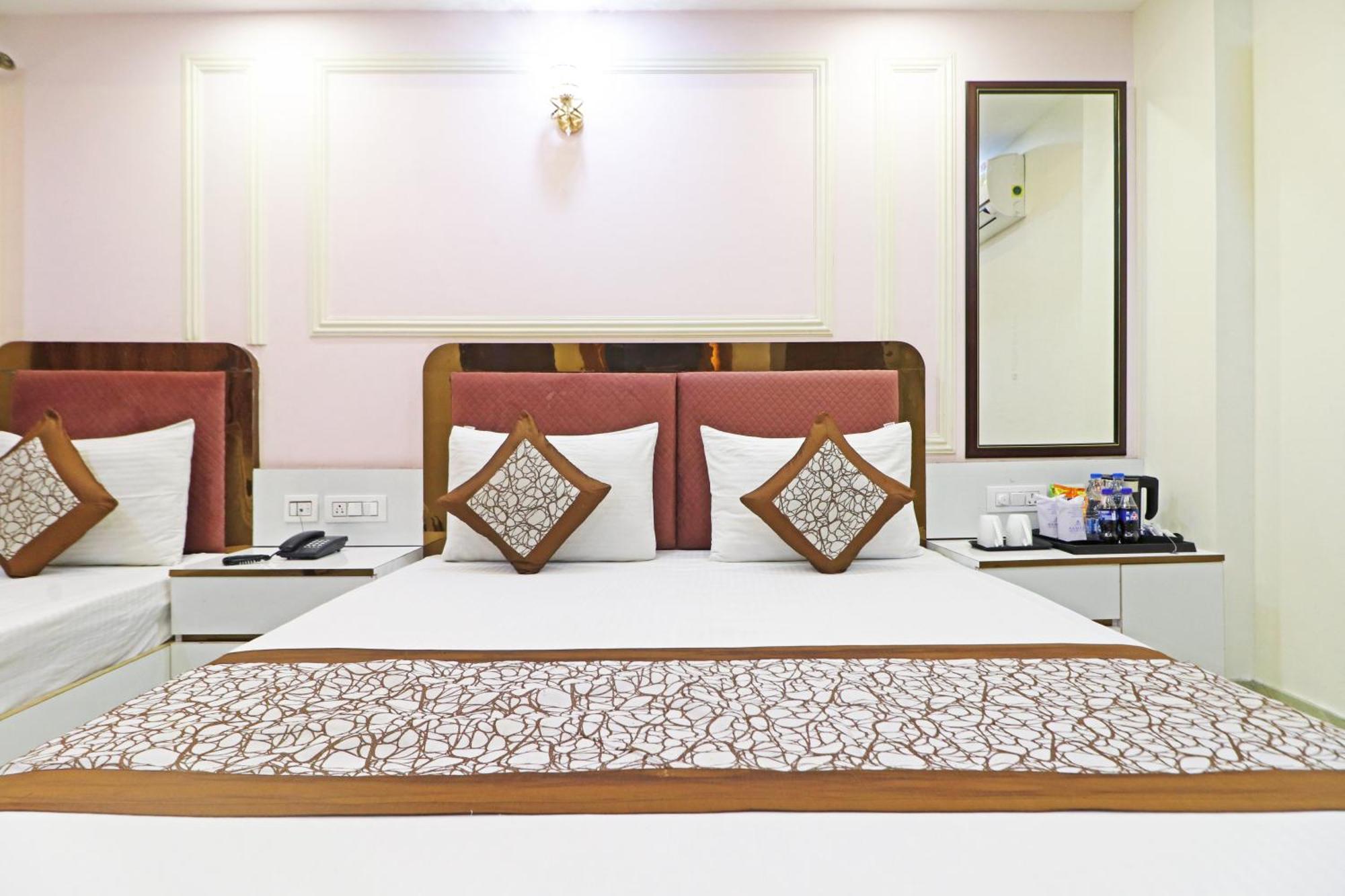 Hotel Samrat Residency 10 Mints Walking Distance Nizamuddin Railway Station New Delhi Luaran gambar