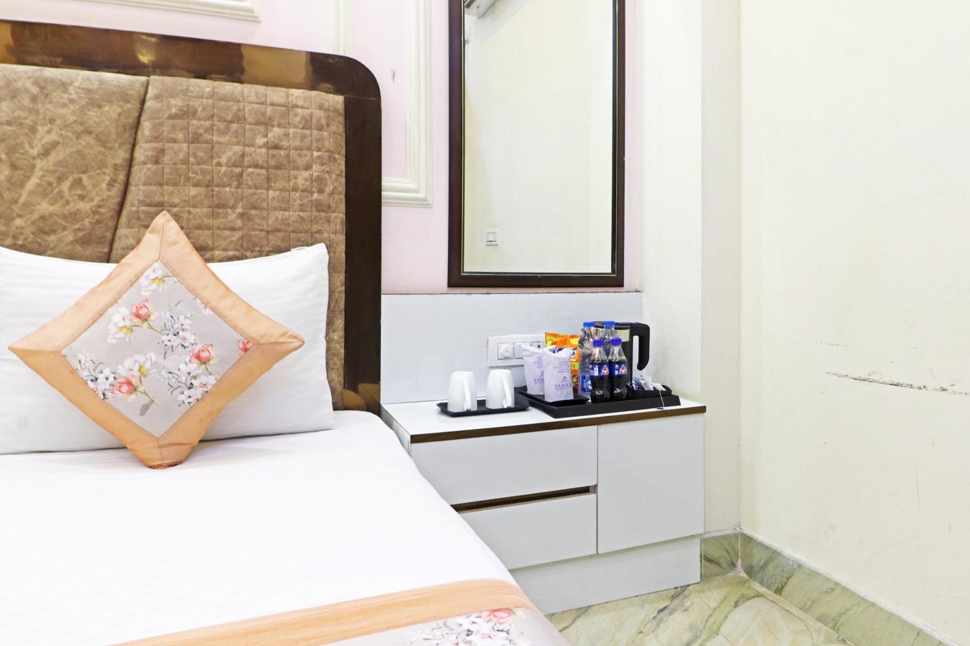Hotel Samrat Residency 10 Mints Walking Distance Nizamuddin Railway Station New Delhi Luaran gambar
