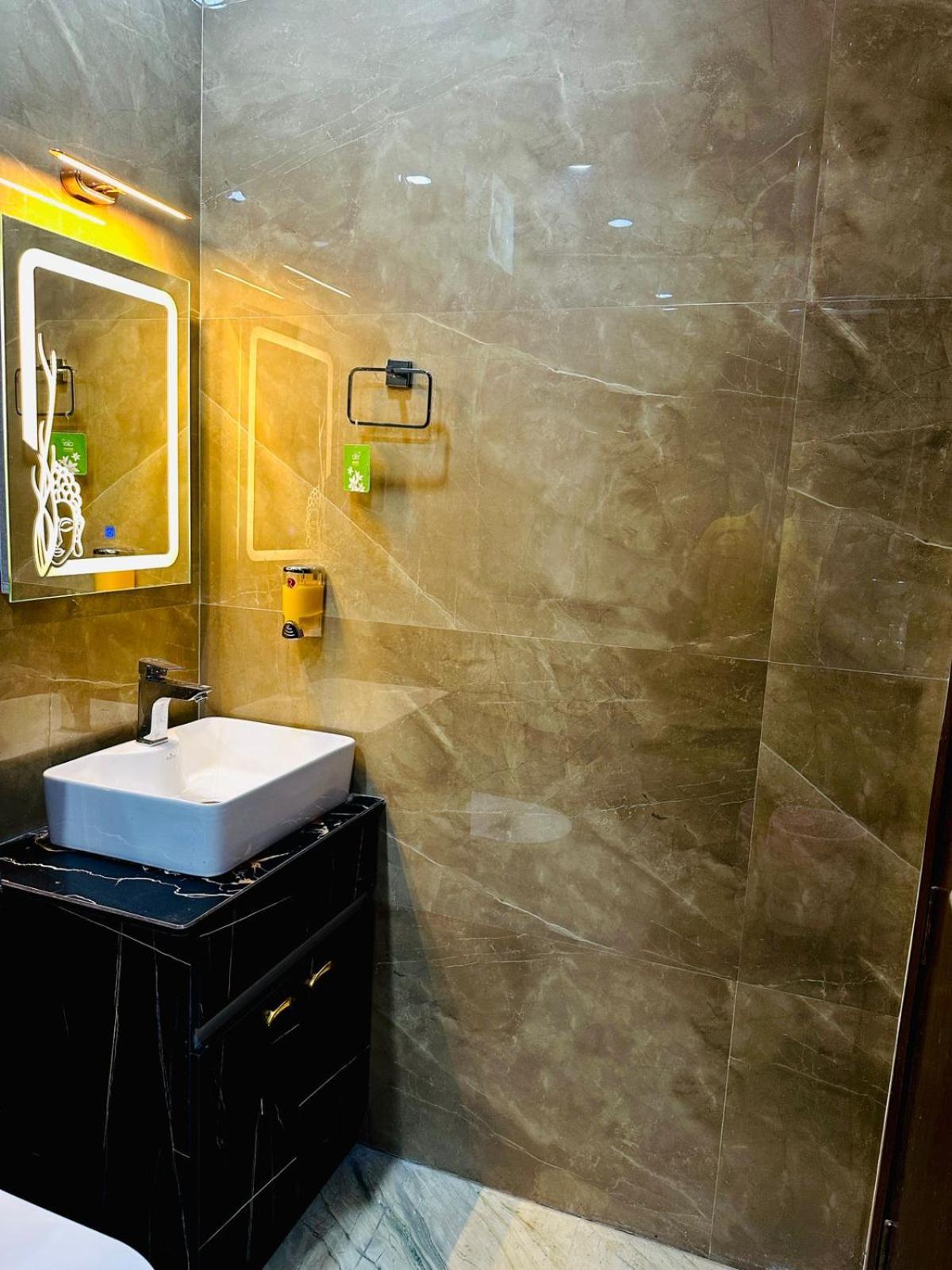 Hotel Samrat Residency 10 Mints Walking Distance Nizamuddin Railway Station New Delhi Luaran gambar
