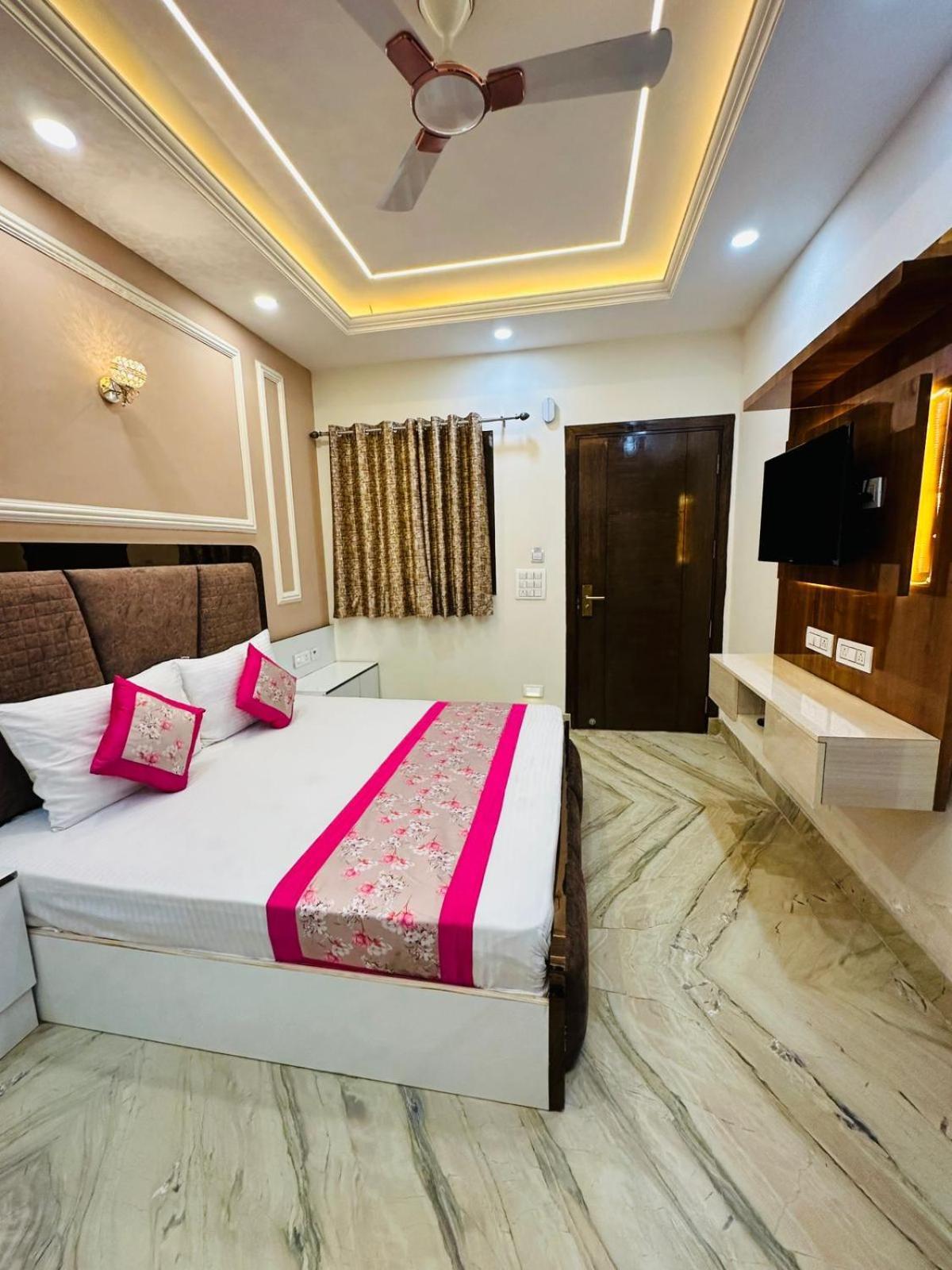 Hotel Samrat Residency 10 Mints Walking Distance Nizamuddin Railway Station New Delhi Luaran gambar