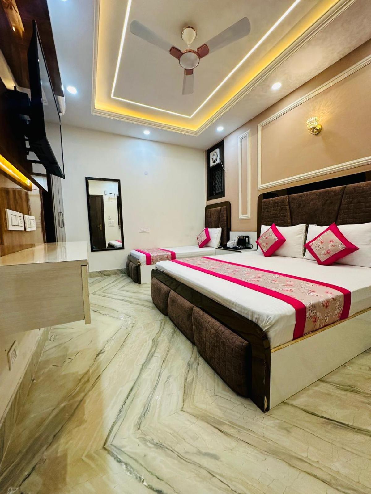 Hotel Samrat Residency 10 Mints Walking Distance Nizamuddin Railway Station New Delhi Luaran gambar