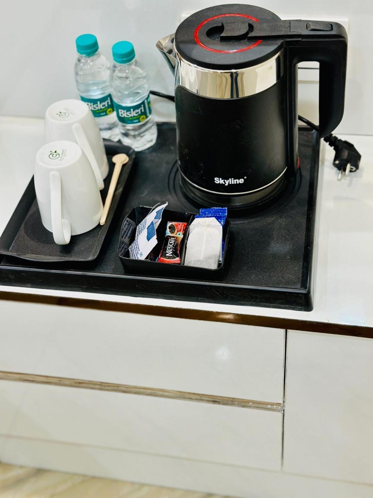 Hotel Samrat Residency 10 Mints Walking Distance Nizamuddin Railway Station New Delhi Luaran gambar